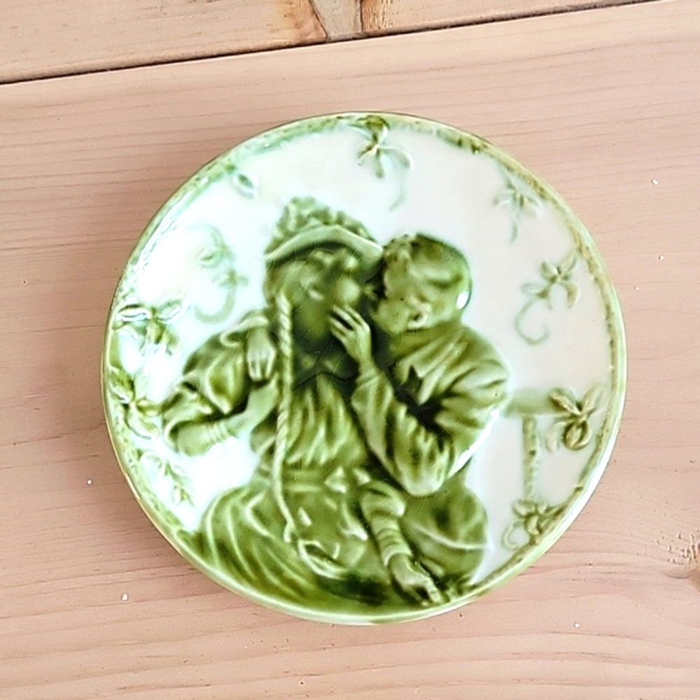 Vintage Green Couple Kissing Plate
